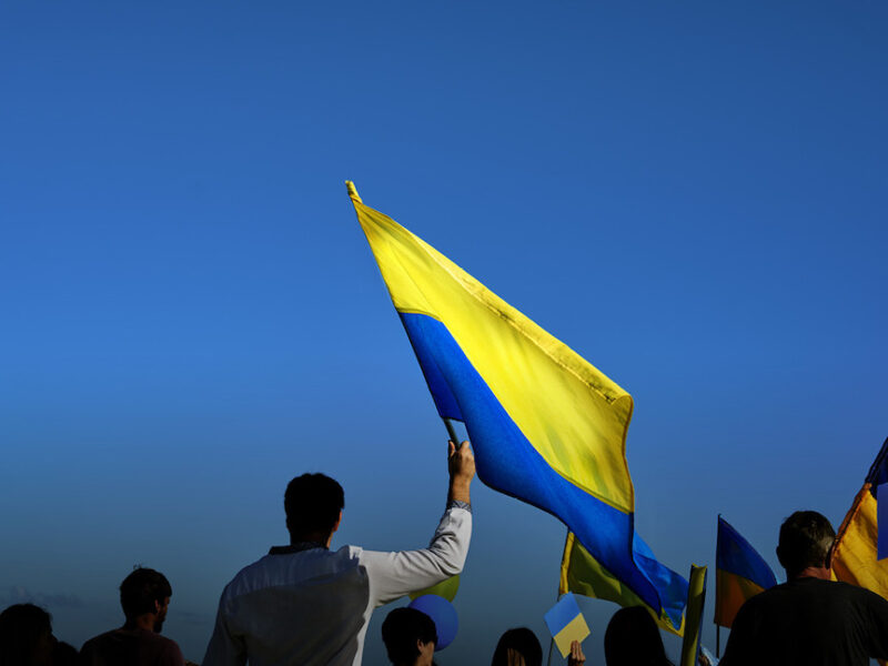 Raising Ukraine flag.