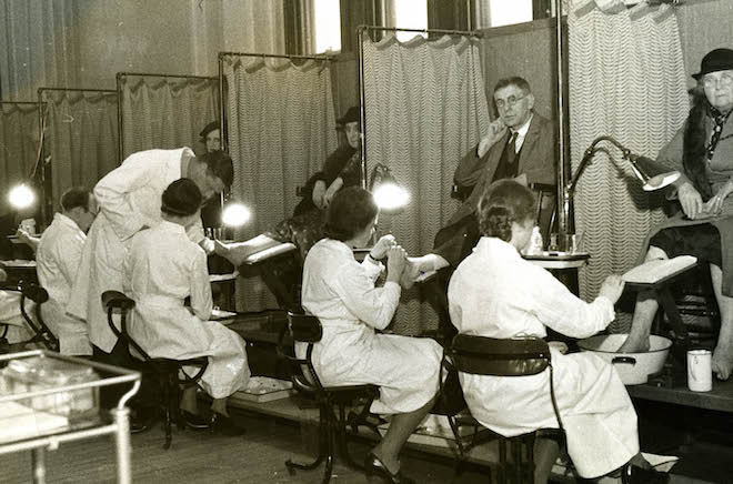 Chiropody students, Chelsea, c1912